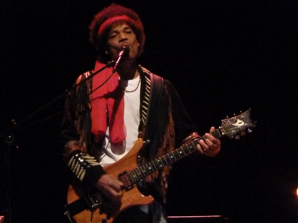 Stanley Jordan plays Jimi Hendrix