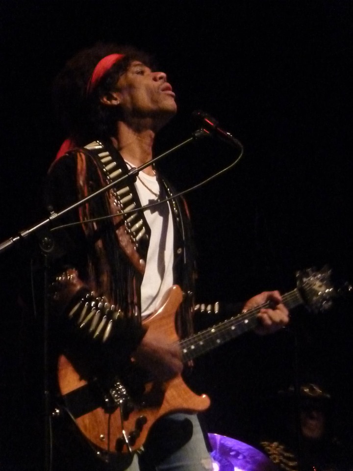 Stanley Jordan plays Jimi Hendrix